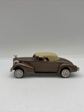 Dept 56 2003 Christmas In The City Vintage Cars 1940 V16 Cadillac Coupe 56.59416